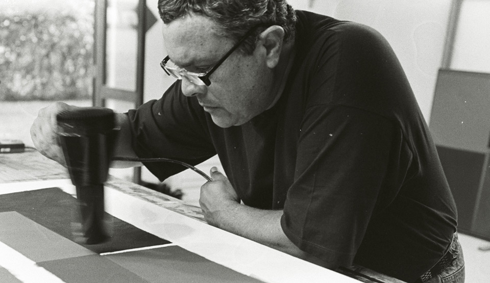 O artista em seu atelier em Petrópolis, ensaio de Ricardo de Hollanda.